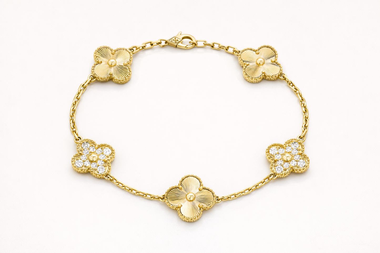 Amora Radiant Clover Bracelet