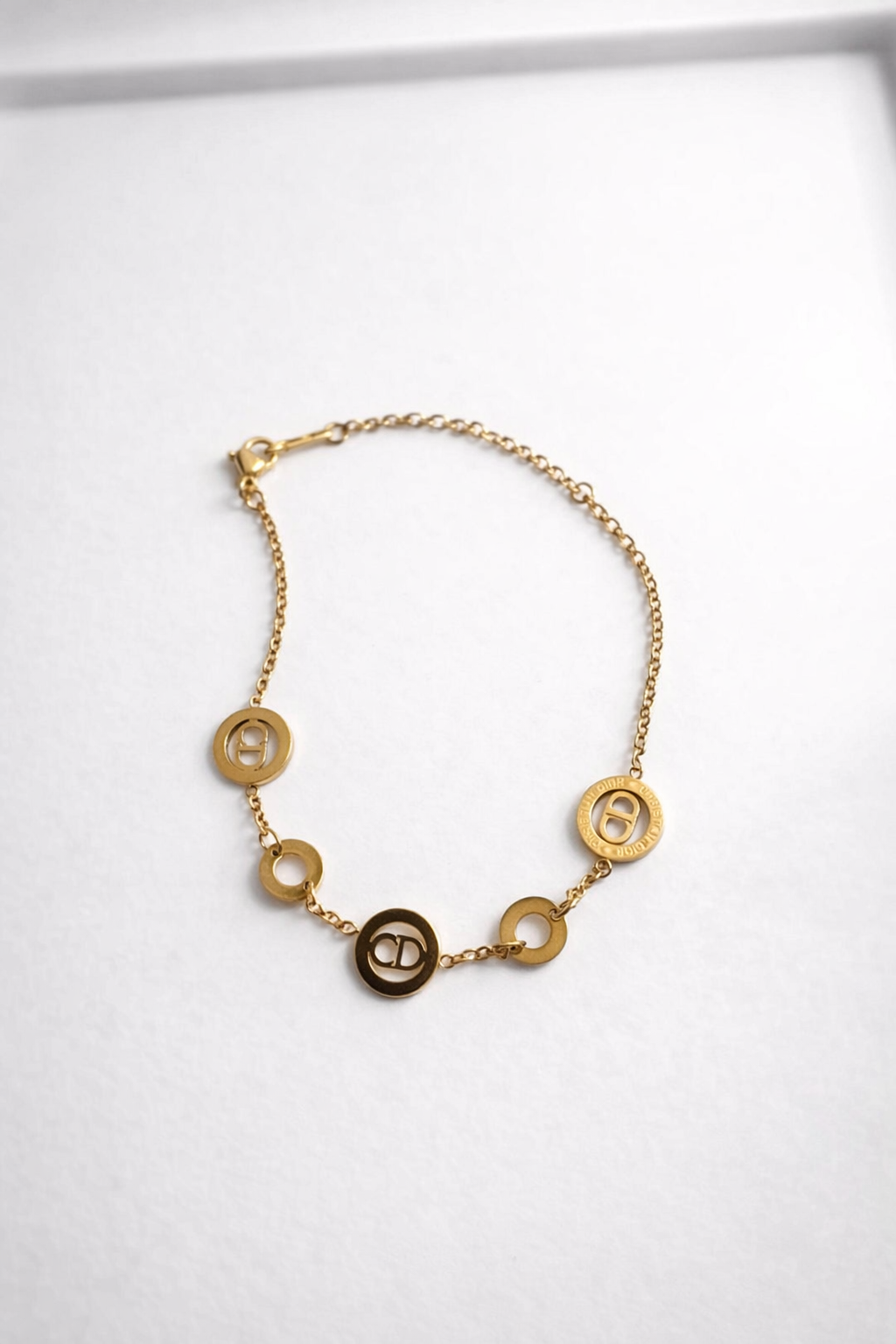 Amora Signature Disc Bracelet
