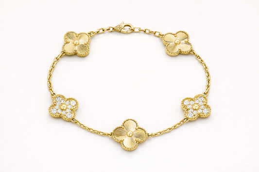 Amora Radiant Clover Bracelet