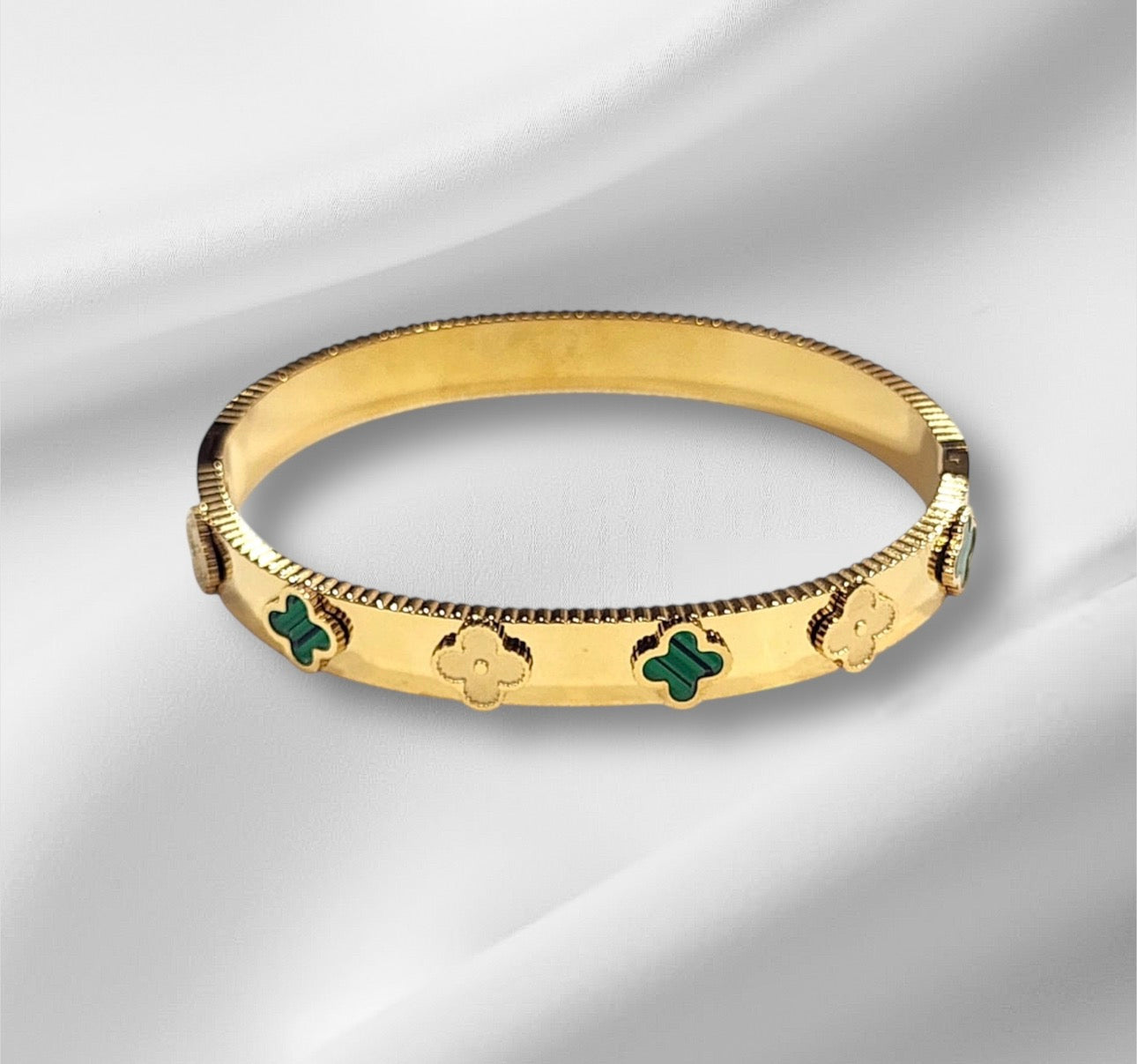 Amora Emerald Clover Luxe Bangle