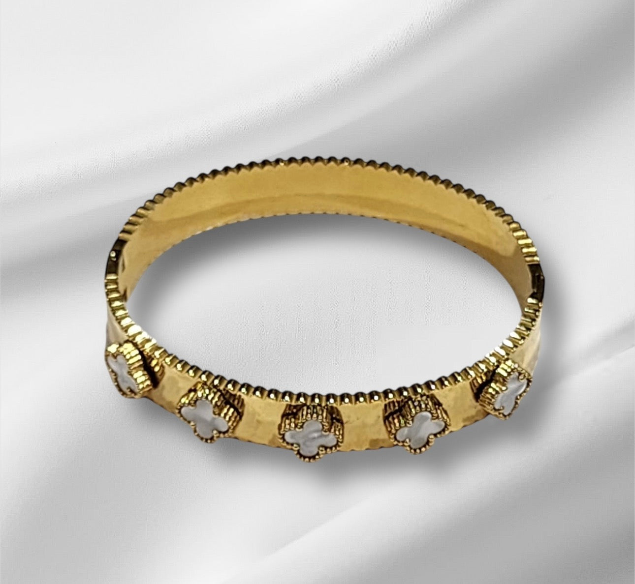 Amora Ivory Clover Royale Bangle